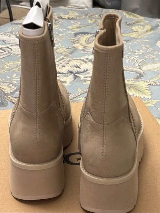 NIB UGG Cityfunc Mid platform boot - Picture 4 of 4